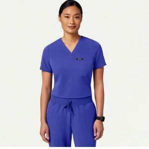 Jaanuu Set -Rhena Slim Essential 1-Pocket Scrub Top & Xenos Classic Scrub Pant